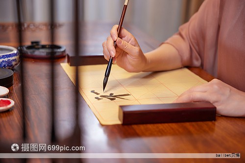 在创意与灵感迸发的时代,艺术不再只属于专业人士,每个人都能用画笔展现独特风格。今天向你推荐一款能够激发创意的工具:蒙玛特丙烯马克笔金色-3mm(3支装)。 在创意与灵感迸发的时代,艺术不再只属于专业人士,每个人都能用画笔展现独特风格。今天向你推荐一款能够激发创意的工具:蒙玛特丙烯马克笔金色-3mm(3支装)。