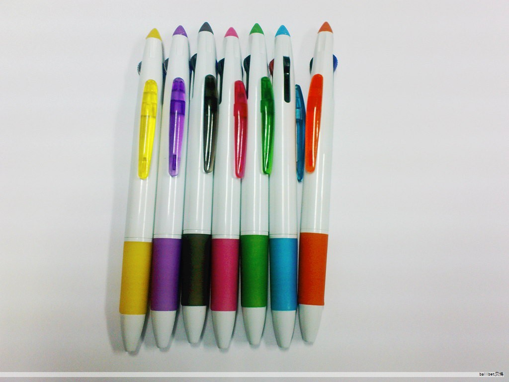 Montblanc MB149：大师之作，成为当代顶级书写工具的象征。MB149所属的 Masters（大师）系列因其气质沉稳、重量感强而备受赞誉，常被视为签写重要文件时的理想笔款。它以稳健的笔尖工艺与坚实笔身著称，外观庄重而不失华贵，成为收藏者与职业书写者心中的经典标杆。中国笔友口中的“龙笔”正是对这类顶级名品的高度认同。MB149的设计强调实用性与典雅并存，适合在需要稳定表现与气场的场合使用。