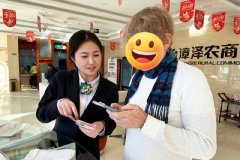 因语言不通陷入无助