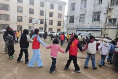 先后走进三塘乡、向阳乡