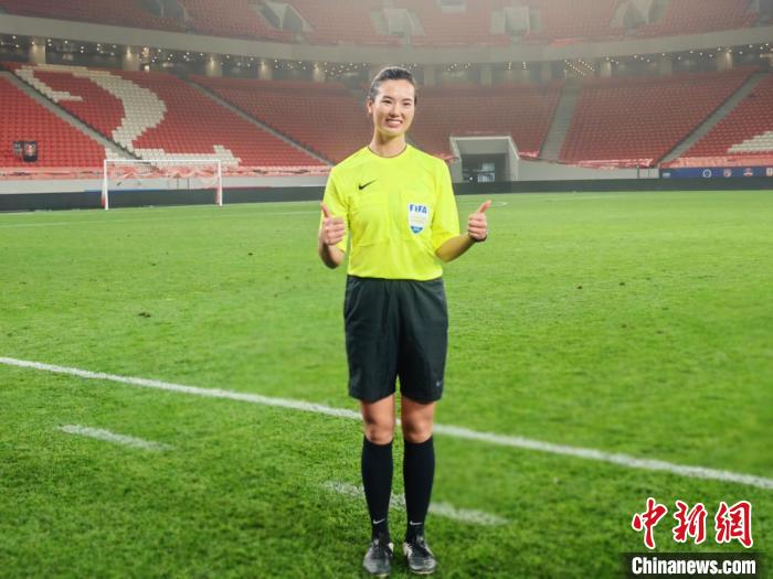从乡野阡陌跑进世界舞台中超首位女裁判谢丽君