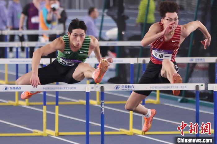 南京赛场再现“栏王”之战：刘俊茜和吴艳妮分