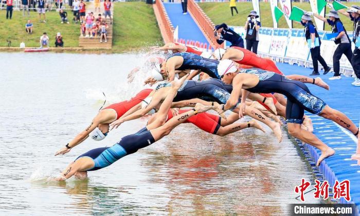 武汉铁人三项亚洲杯2024在梁子湖开幕：国际选手