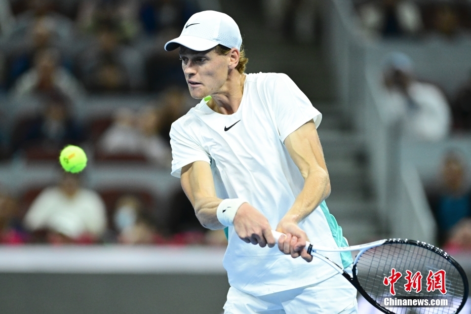 德约科维奇法网退赛辛纳登顶世界第一