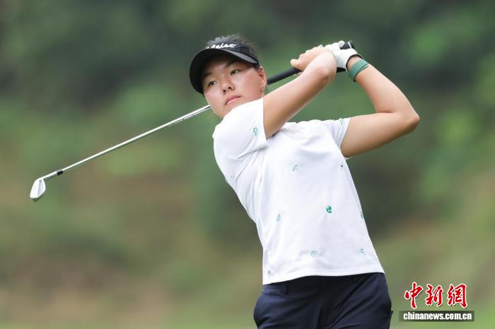 16岁中国小将彭严萱任怡嘉并列领先衡泰信女子公