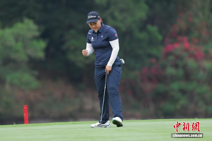 16岁中国小将彭严萱任怡嘉并列领先衡泰信女子公