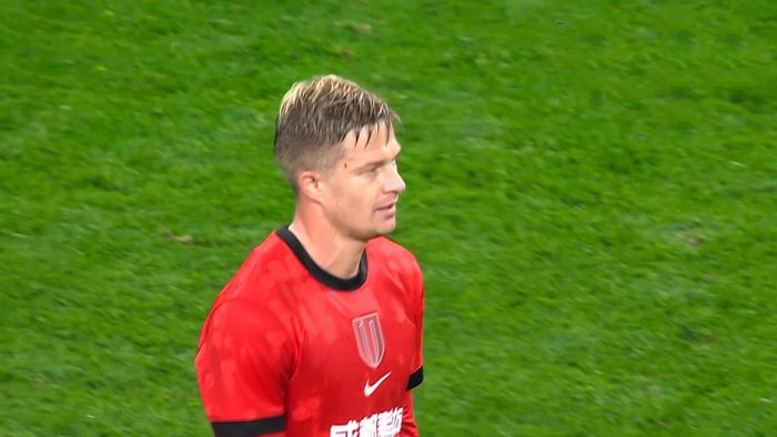 成都蓉城缺兵少将仍碾压青岛西海岸