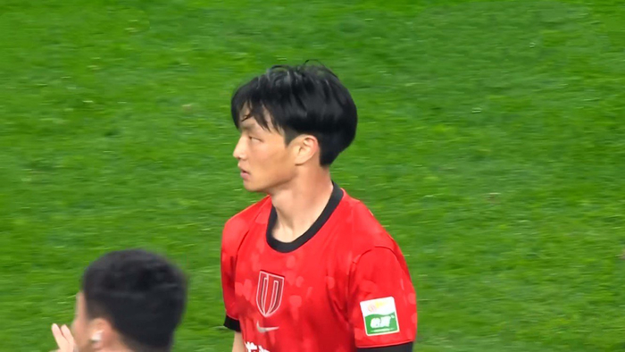 成都蓉城缺兵少将仍碾压青岛西海岸