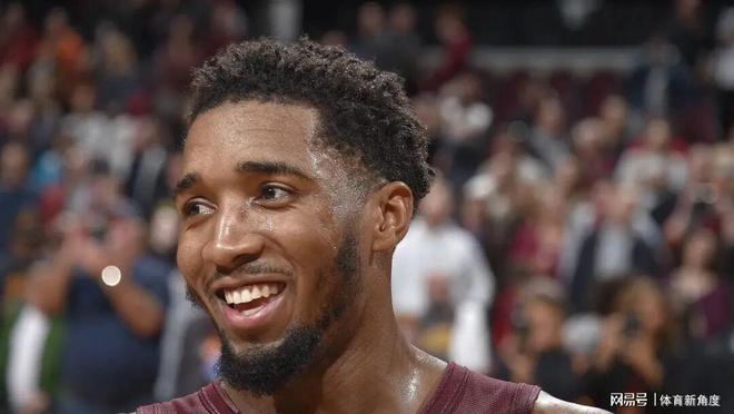 米切尔低效19分哈登爆发27分 骑士力克雄鹿创季后