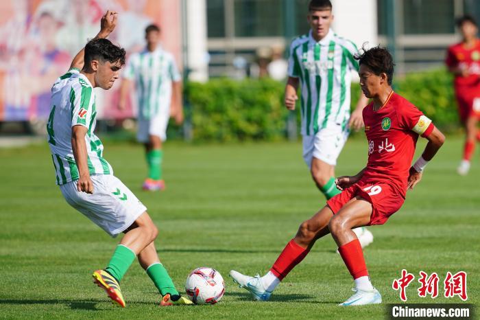 西甲U16球队亮相昆明 中国青少年球队迎战西甲劲