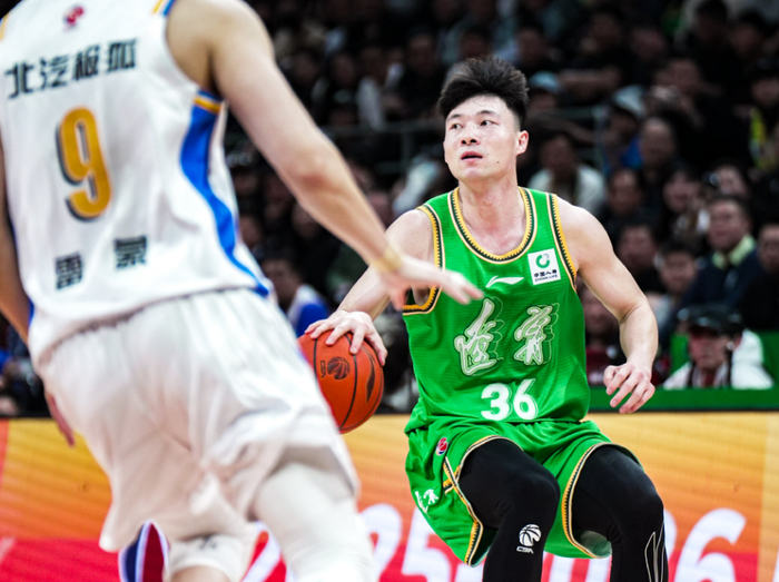 辽宁男篮主场不敌北京首钢六连胜终结