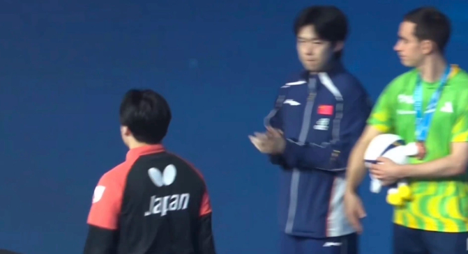 18岁松岛辉空澳门世界杯遭王楚钦逆转 颁奖礼拒