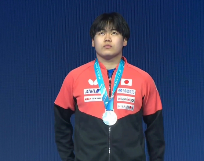 18岁松岛辉空澳门世界杯遭王楚钦逆转 颁奖礼拒