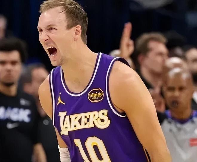 湖人替补三将爆发力助球队力克勇士