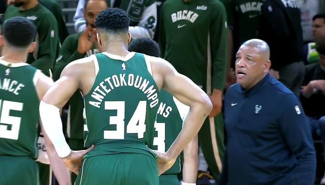 道格里夫斯执教雄鹿三年战绩不佳遭解雇 球迷怒