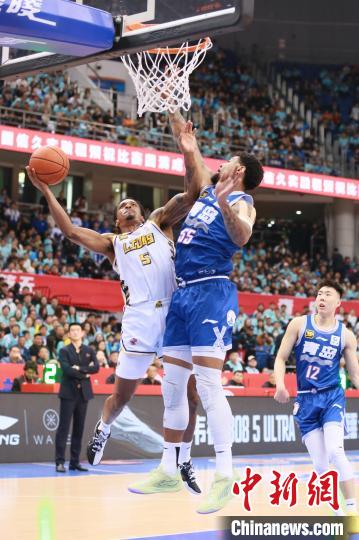 青岛国信制药男篮主场以85比83险胜浙江方兴渡，