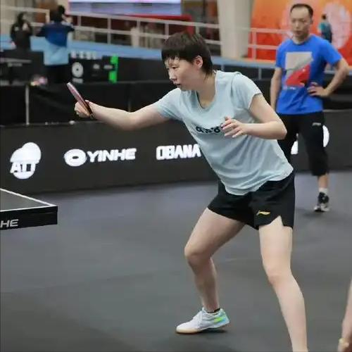 蒯曼心态崩盘零封救场，王曼昱用球商碾压波兰